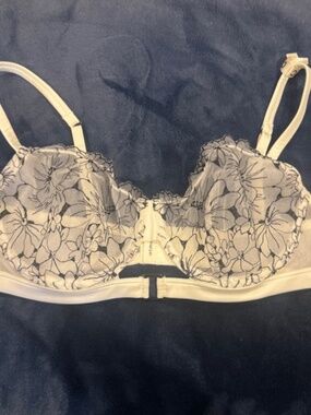 Intimissimi White and Black Lace Mesh Bra